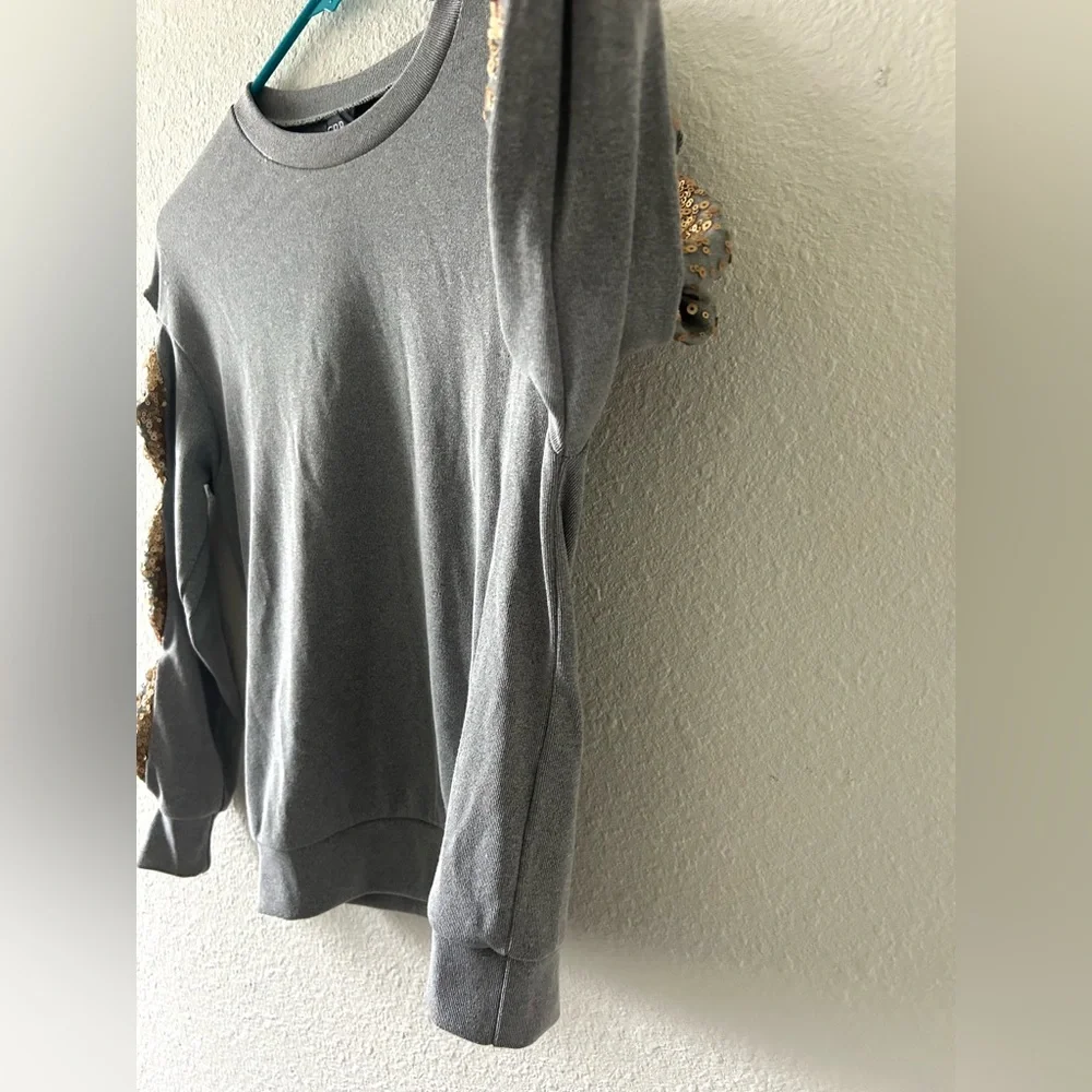CBR Gray Textured Sweatshirt w/ Gold Sequin Sleeve Detail – Size Small - Picture 4 of 11